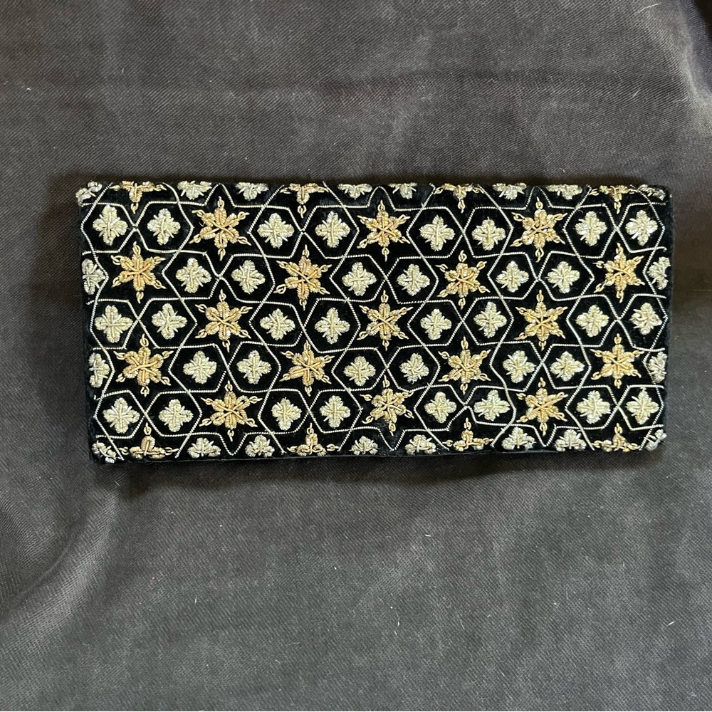 Vintage - Elegant Black and Gold Clutch